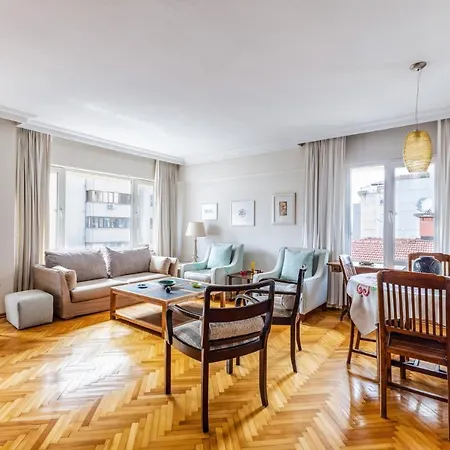 Stylish And Spacious Flat In Erenkoy Стамбул