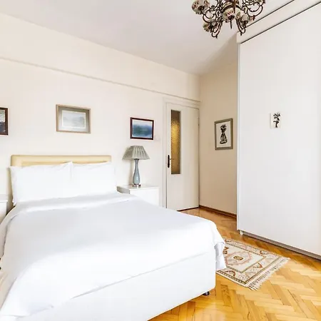 Stylish And Spacious Flat In Erenkoy Apartment *