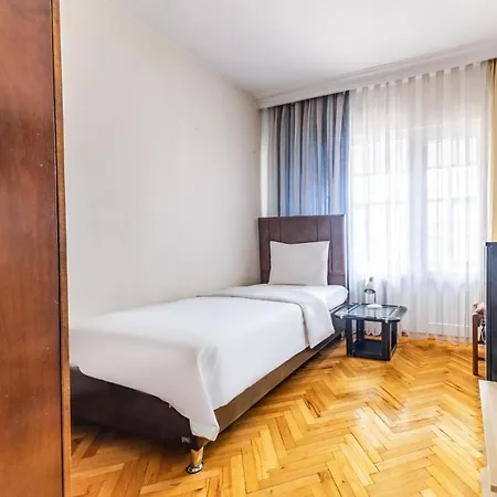 Stylish And Spacious Flat In Erenkoy Istanbul