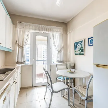 Stylish And Spacious Flat In Erenkoy Apartment